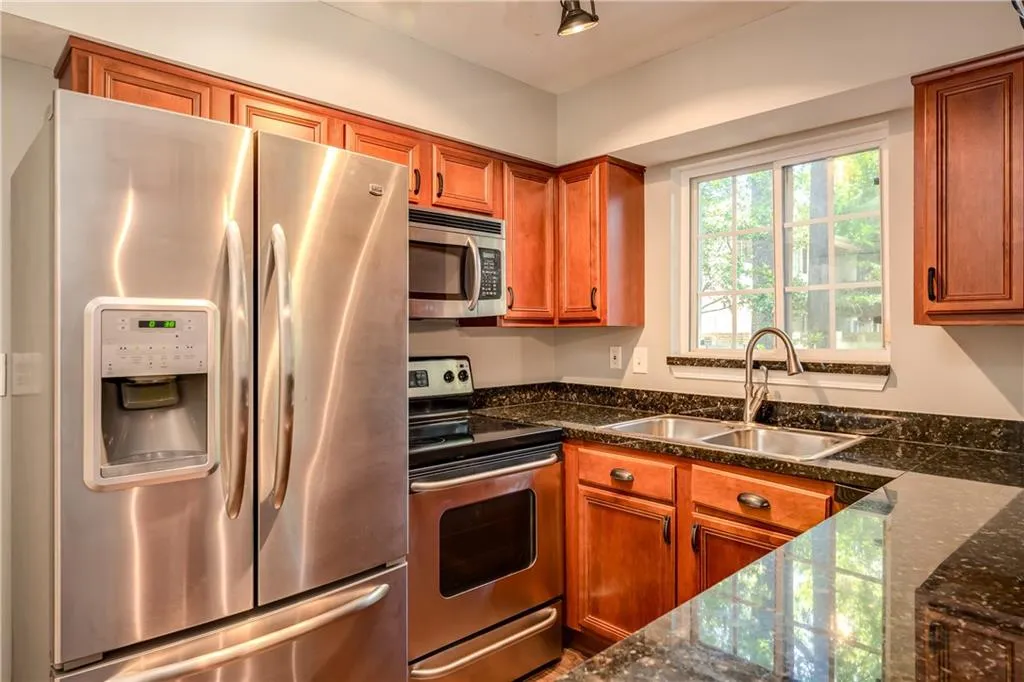 6940 Roswell Road Unit 22d, Sandy Springs, Georgia 30328, 2 Bedrooms Bedrooms, ,1 BathroomBathrooms,Residential,Sold,6940 Roswell Road Unit 22d,6720696