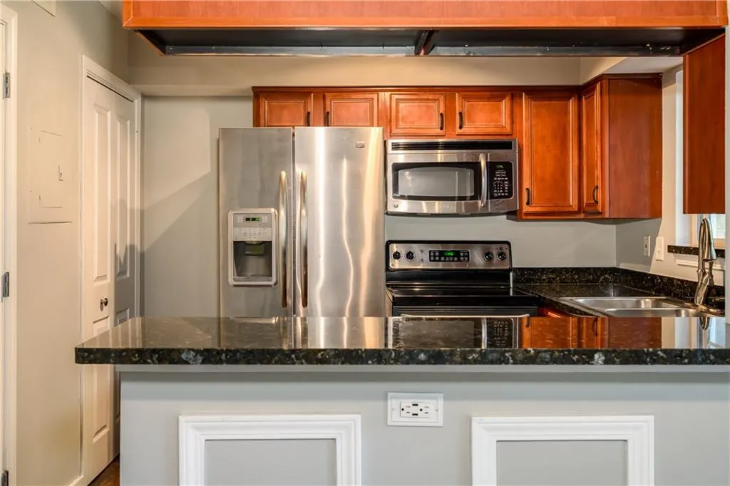 6940 Roswell Road Unit 22d, Sandy Springs, Georgia 30328, 2 Bedrooms Bedrooms, ,1 BathroomBathrooms,Residential,Sold,6940 Roswell Road Unit 22d,6720696