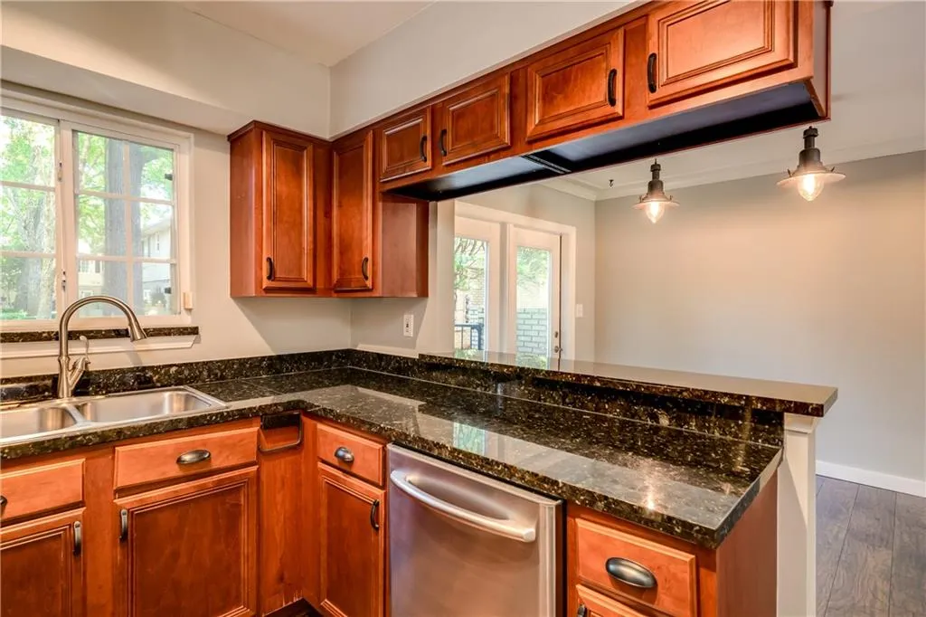 6940 Roswell Road Unit 22d, Sandy Springs, Georgia 30328, 2 Bedrooms Bedrooms, ,1 BathroomBathrooms,Residential,Sold,6940 Roswell Road Unit 22d,6720696