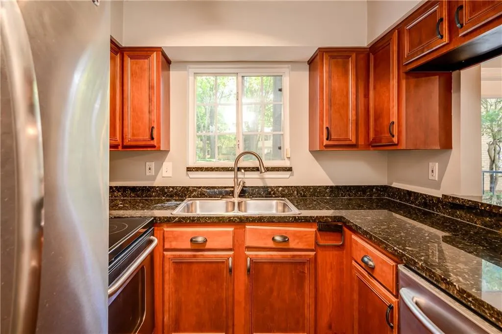 6940 Roswell Road Unit 22d, Sandy Springs, Georgia 30328, 2 Bedrooms Bedrooms, ,1 BathroomBathrooms,Residential,Sold,6940 Roswell Road Unit 22d,6720696
