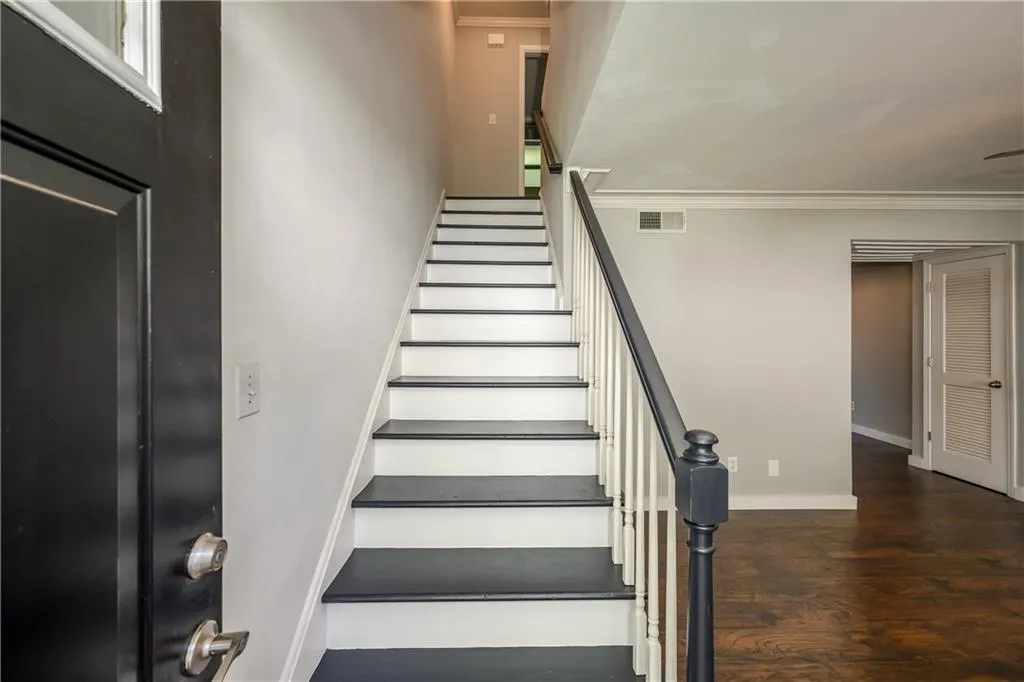 6940 Roswell Road Unit 22d, Sandy Springs, Georgia 30328, 2 Bedrooms Bedrooms, ,1 BathroomBathrooms,Residential,Sold,6940 Roswell Road Unit 22d,6720696