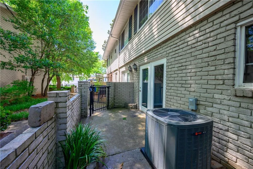 6940 Roswell Road Unit 22d, Sandy Springs, Georgia 30328, 2 Bedrooms Bedrooms, ,1 BathroomBathrooms,Residential,Sold,6940 Roswell Road Unit 22d,6720696