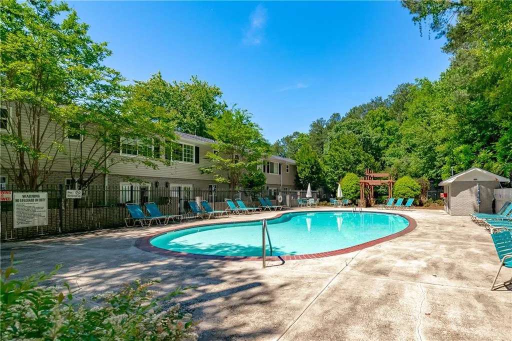 6940 Roswell Road Unit 22d, Sandy Springs, Georgia 30328, 2 Bedrooms Bedrooms, ,1 BathroomBathrooms,Residential,Sold,6940 Roswell Road Unit 22d,6720696