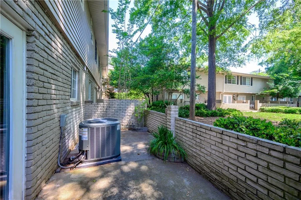 6940 Roswell Road Unit 22d, Sandy Springs, Georgia 30328, 2 Bedrooms Bedrooms, ,1 BathroomBathrooms,Residential,Sold,6940 Roswell Road Unit 22d,6720696