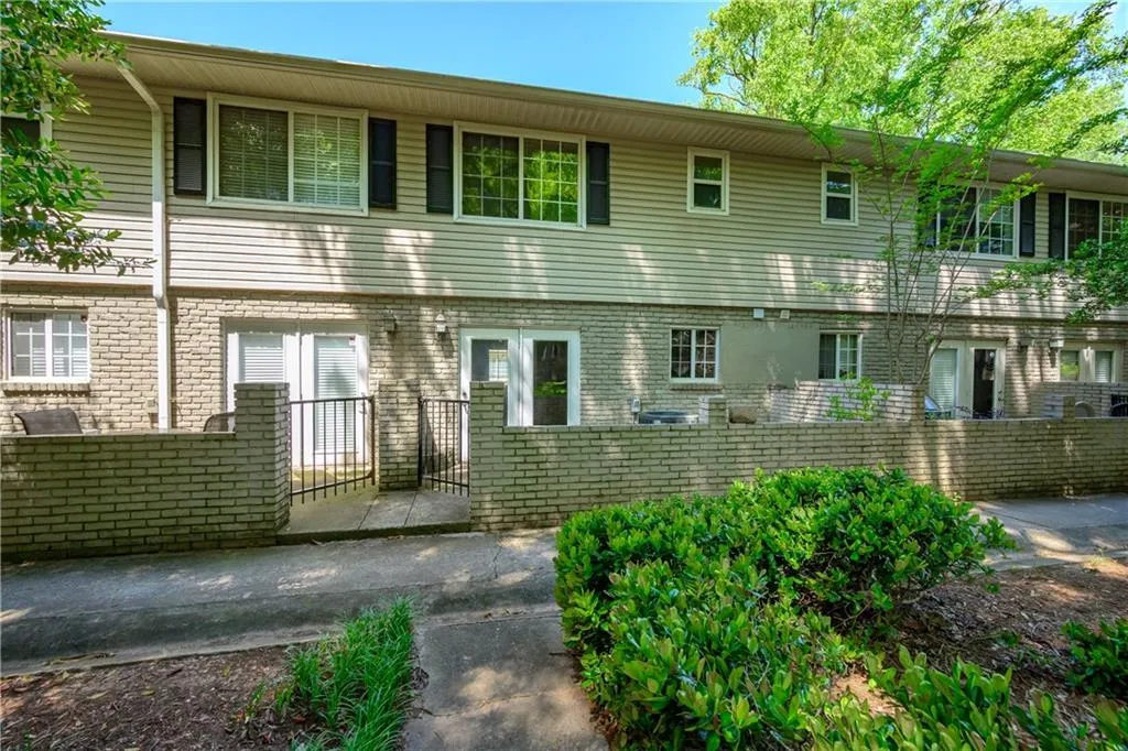 6940 Roswell Road Unit 22d, Sandy Springs, Georgia 30328, 2 Bedrooms Bedrooms, ,1 BathroomBathrooms,Residential,Sold,6940 Roswell Road Unit 22d,6720696