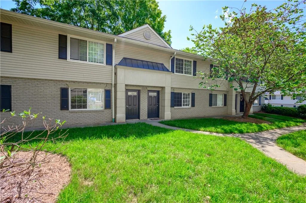 6940 Roswell Road Unit 22d, Sandy Springs, Georgia 30328, 2 Bedrooms Bedrooms, ,1 BathroomBathrooms,Residential,Sold,6940 Roswell Road Unit 22d,6720696