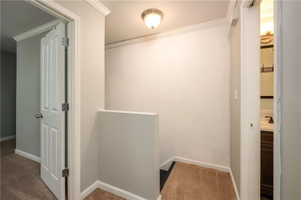 6940 Roswell Road Unit 22d, Sandy Springs, Georgia 30328, 2 Bedrooms Bedrooms, ,1 BathroomBathrooms,Residential,Sold,6940 Roswell Road Unit 22d,6720696