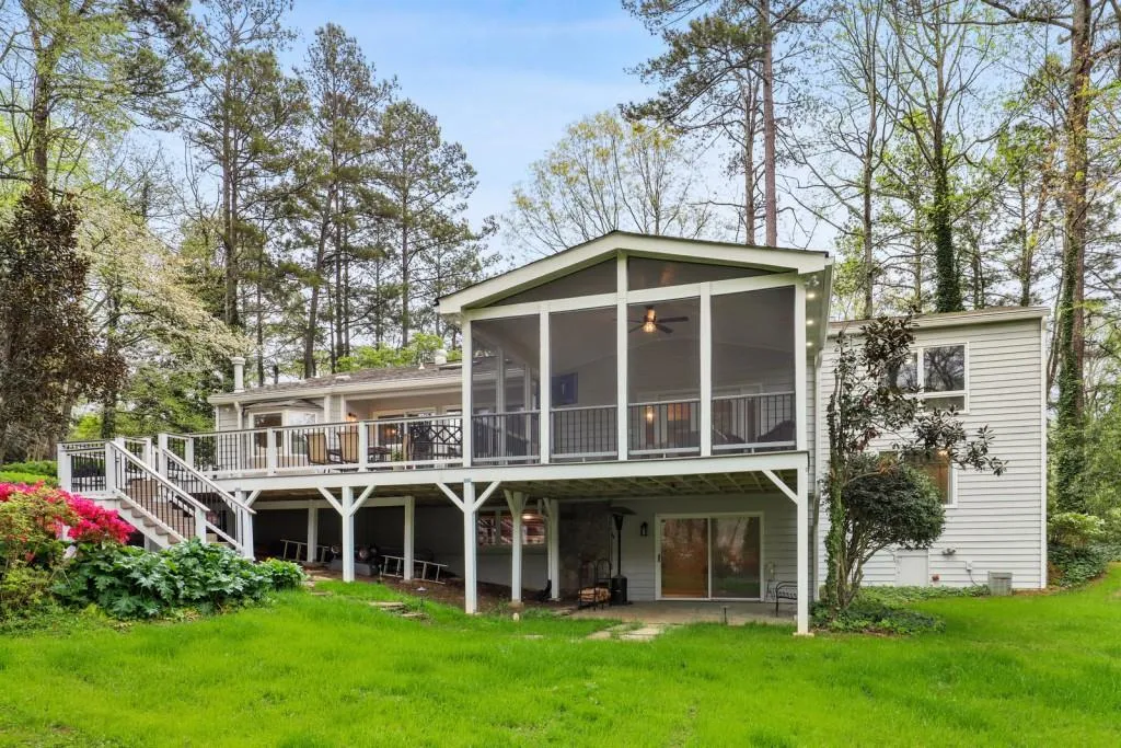9870 Huntcliff Trace, Sandy Springs, Georgia 30350, 4 Bedrooms Bedrooms, ,3 BathroomsBathrooms,Residential,Sold,9870 Huntcliff Trace,6869489