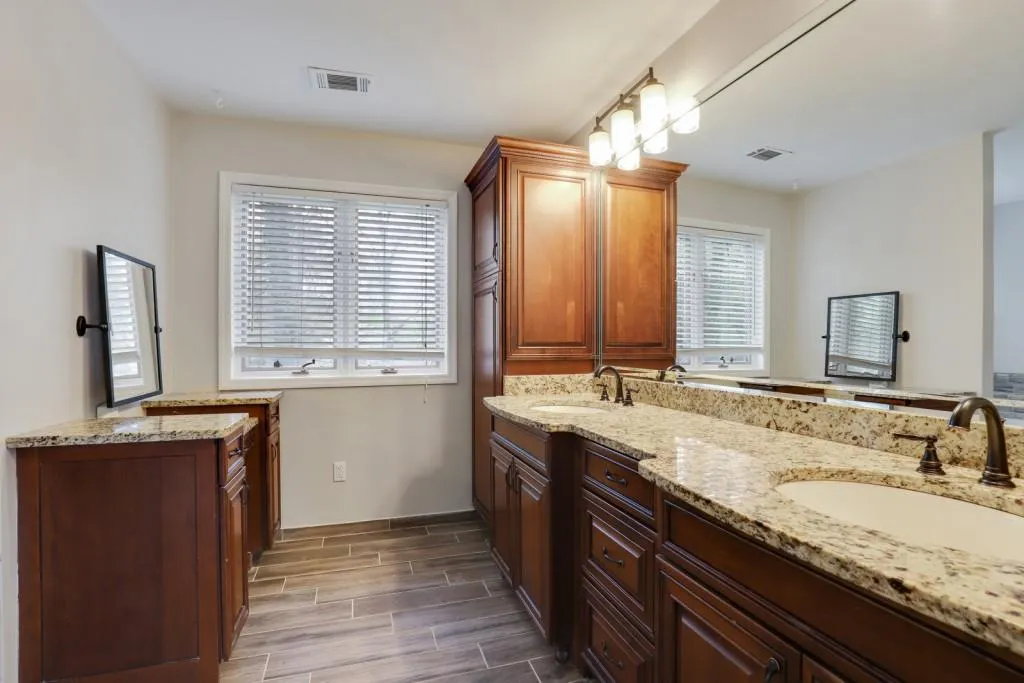 9870 Huntcliff Trace, Sandy Springs, Georgia 30350, 4 Bedrooms Bedrooms, ,3 BathroomsBathrooms,Residential,Sold,9870 Huntcliff Trace,6869489