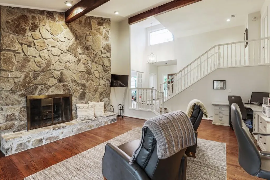 9870 Huntcliff Trace, Sandy Springs, Georgia 30350, 4 Bedrooms Bedrooms, ,3 BathroomsBathrooms,Residential,Sold,9870 Huntcliff Trace,6869489