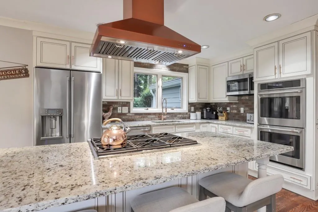 9870 Huntcliff Trace, Sandy Springs, Georgia 30350, 4 Bedrooms Bedrooms, ,3 BathroomsBathrooms,Residential,Sold,9870 Huntcliff Trace,6869489
