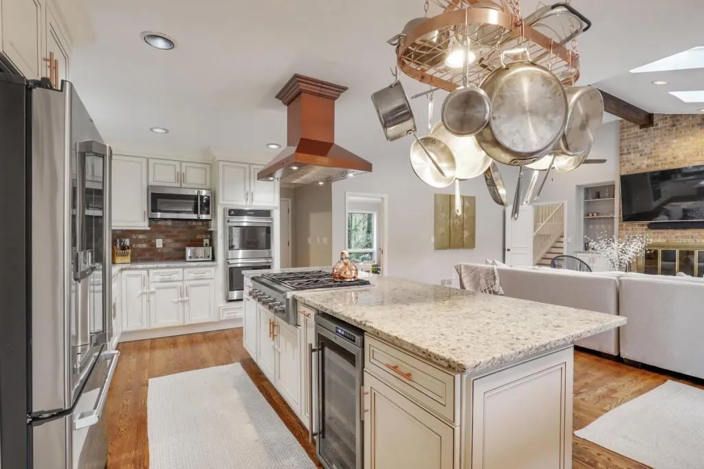 9870 Huntcliff Trace, Sandy Springs, Georgia 30350, 4 Bedrooms Bedrooms, ,3 BathroomsBathrooms,Residential,Sold,9870 Huntcliff Trace,6869489