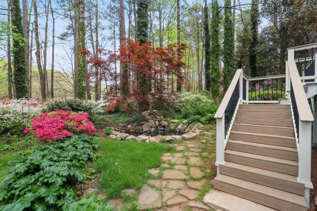 9870 Huntcliff Trace, Sandy Springs, Georgia 30350, 4 Bedrooms Bedrooms, ,3 BathroomsBathrooms,Residential,Sold,9870 Huntcliff Trace,6869489