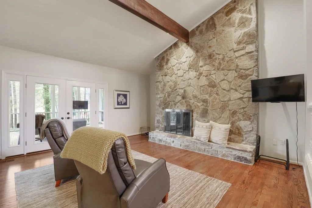 9870 Huntcliff Trace, Sandy Springs, Georgia 30350, 4 Bedrooms Bedrooms, ,3 BathroomsBathrooms,Residential,Sold,9870 Huntcliff Trace,6869489
