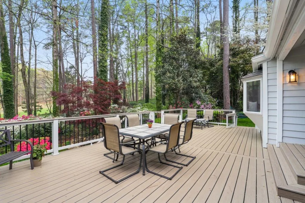 9870 Huntcliff Trace, Sandy Springs, Georgia 30350, 4 Bedrooms Bedrooms, ,3 BathroomsBathrooms,Residential,Sold,9870 Huntcliff Trace,6869489