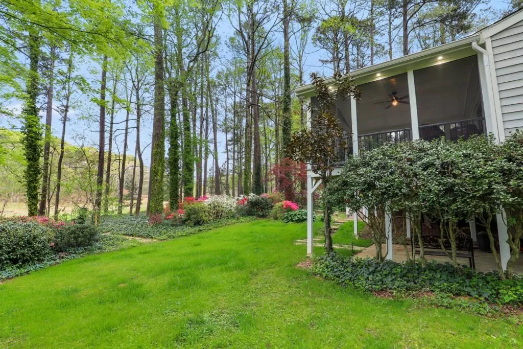 9870 Huntcliff Trace, Sandy Springs, Georgia 30350, 4 Bedrooms Bedrooms, ,3 BathroomsBathrooms,Residential,Sold,9870 Huntcliff Trace,6869489