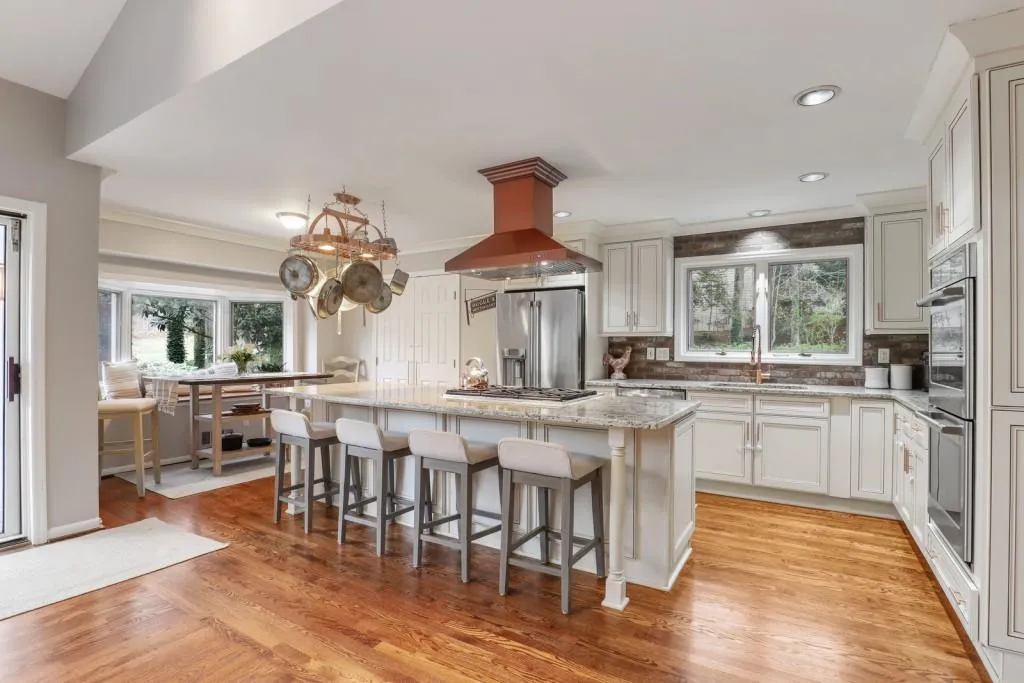 9870 Huntcliff Trace, Sandy Springs, Georgia 30350, 4 Bedrooms Bedrooms, ,3 BathroomsBathrooms,Residential,Sold,9870 Huntcliff Trace,6869489