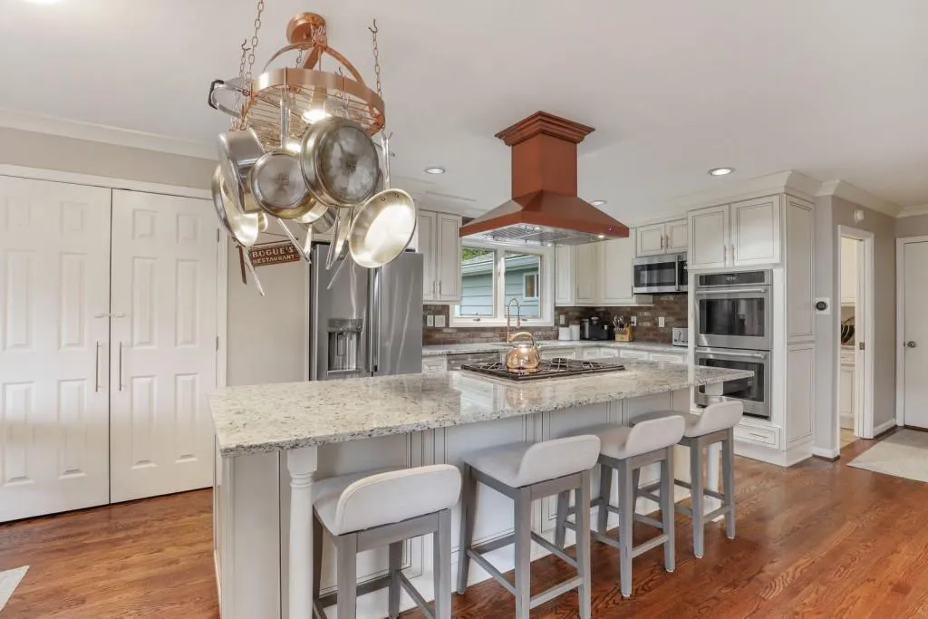 9870 Huntcliff Trace, Sandy Springs, Georgia 30350, 4 Bedrooms Bedrooms, ,3 BathroomsBathrooms,Residential,Sold,9870 Huntcliff Trace,6869489