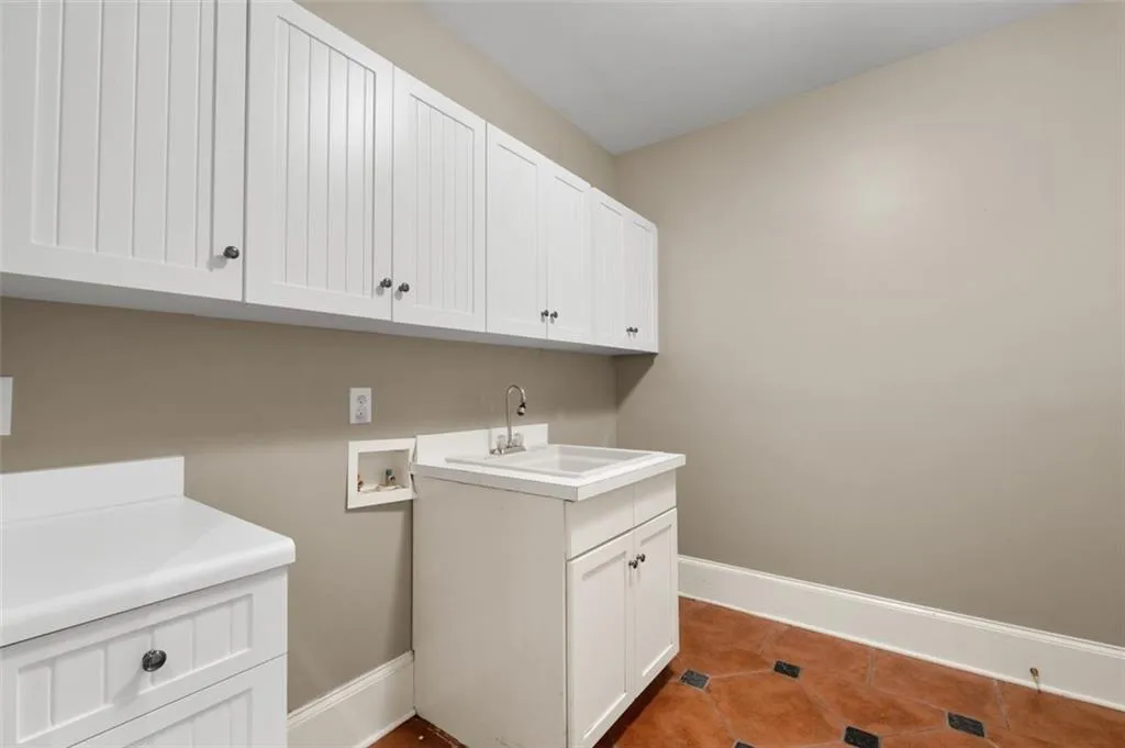1152 Byrnwyck Road Ne, Brookhaven, Georgia 30319, 4 Bedrooms Bedrooms, ,3 BathroomsBathrooms,Residential,For Sale,1152 Byrnwyck Road Ne,7663395