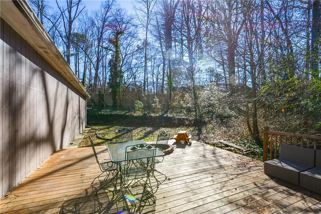 515 Abernathy Road Ne, Sandy Springs, Georgia 30328, 5 Bedrooms Bedrooms, ,3 BathroomsBathrooms,Residential,Sold,515 Abernathy Road Ne,5955403