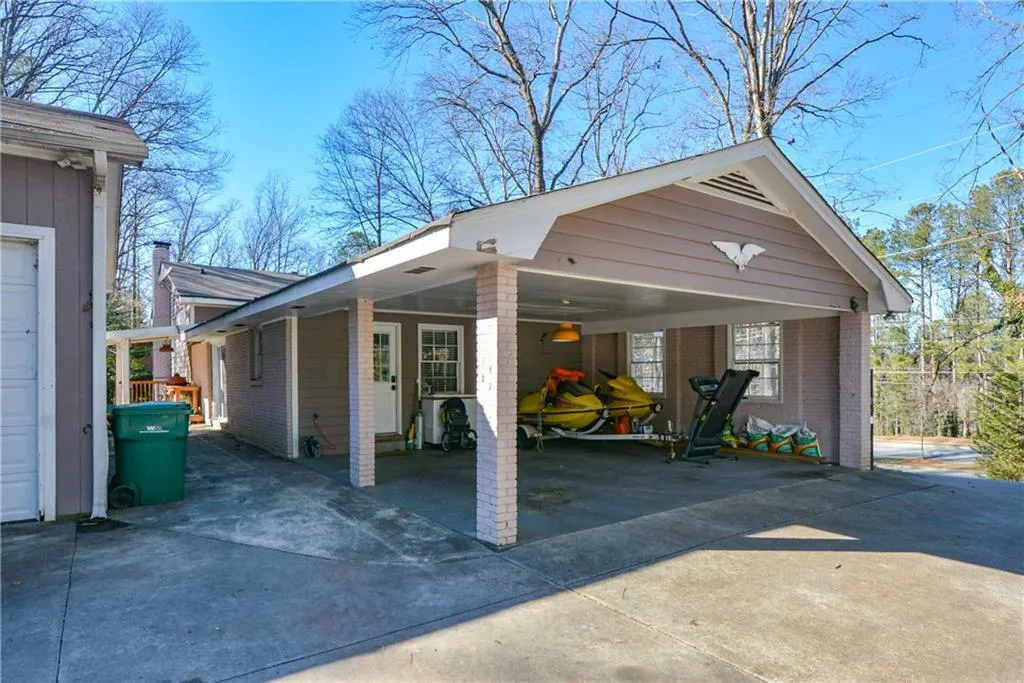 515 Abernathy Road Ne, Sandy Springs, Georgia 30328, 5 Bedrooms Bedrooms, ,3 BathroomsBathrooms,Residential,Sold,515 Abernathy Road Ne,5955403