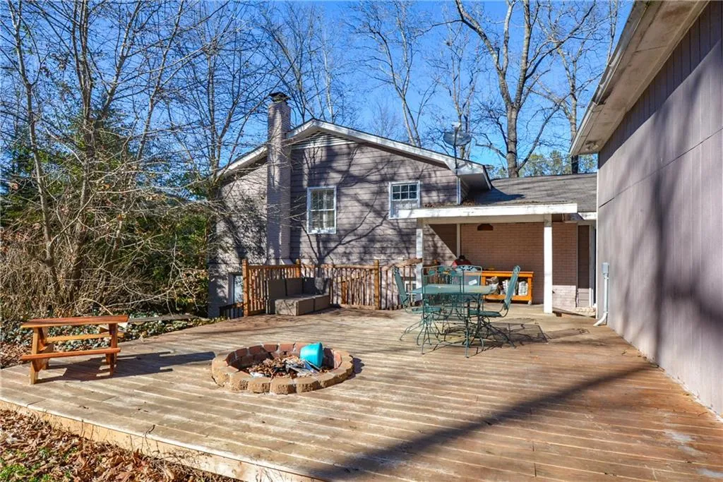 515 Abernathy Road Ne, Sandy Springs, Georgia 30328, 5 Bedrooms Bedrooms, ,3 BathroomsBathrooms,Residential,Sold,515 Abernathy Road Ne,5955403