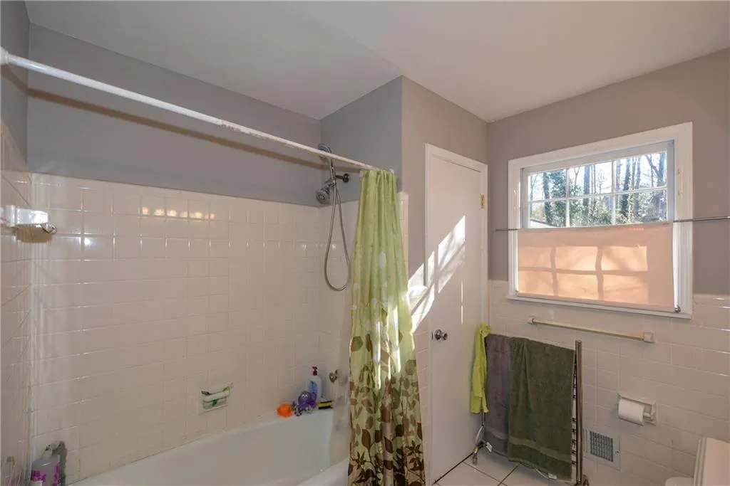 515 Abernathy Road Ne, Sandy Springs, Georgia 30328, 5 Bedrooms Bedrooms, ,3 BathroomsBathrooms,Residential,Sold,515 Abernathy Road Ne,5955403