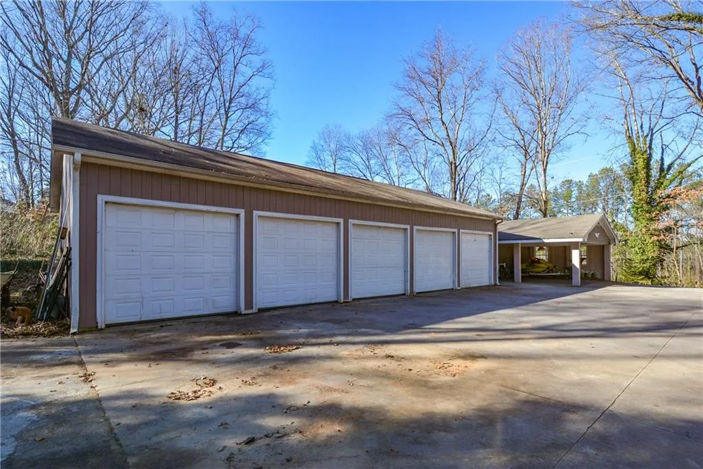 515 Abernathy Road Ne, Sandy Springs, Georgia 30328, 5 Bedrooms Bedrooms, ,3 BathroomsBathrooms,Residential,Sold,515 Abernathy Road Ne,5955403