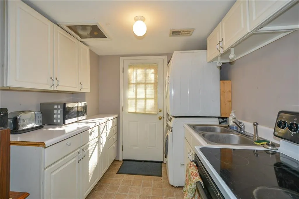 515 Abernathy Road Ne, Sandy Springs, Georgia 30328, 5 Bedrooms Bedrooms, ,3 BathroomsBathrooms,Residential,Sold,515 Abernathy Road Ne,5955403