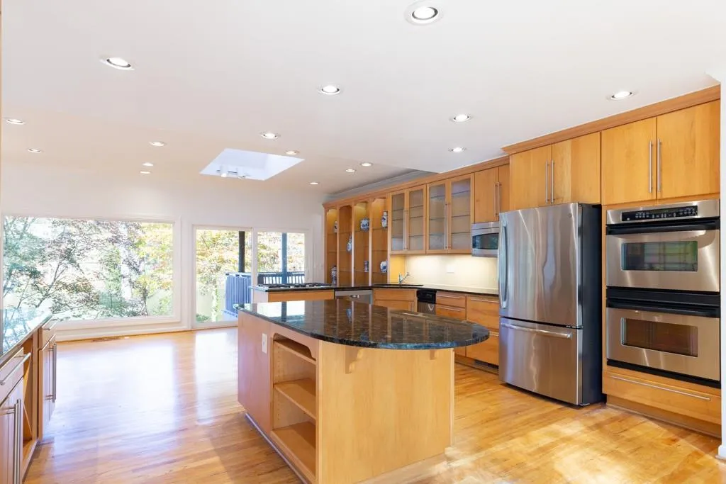 1250 Tynecastle Way, Sandy Springs, Georgia 30350, 5 Bedrooms Bedrooms, ,5 BathroomsBathrooms,Residential,Sold,1250 Tynecastle Way,7143629