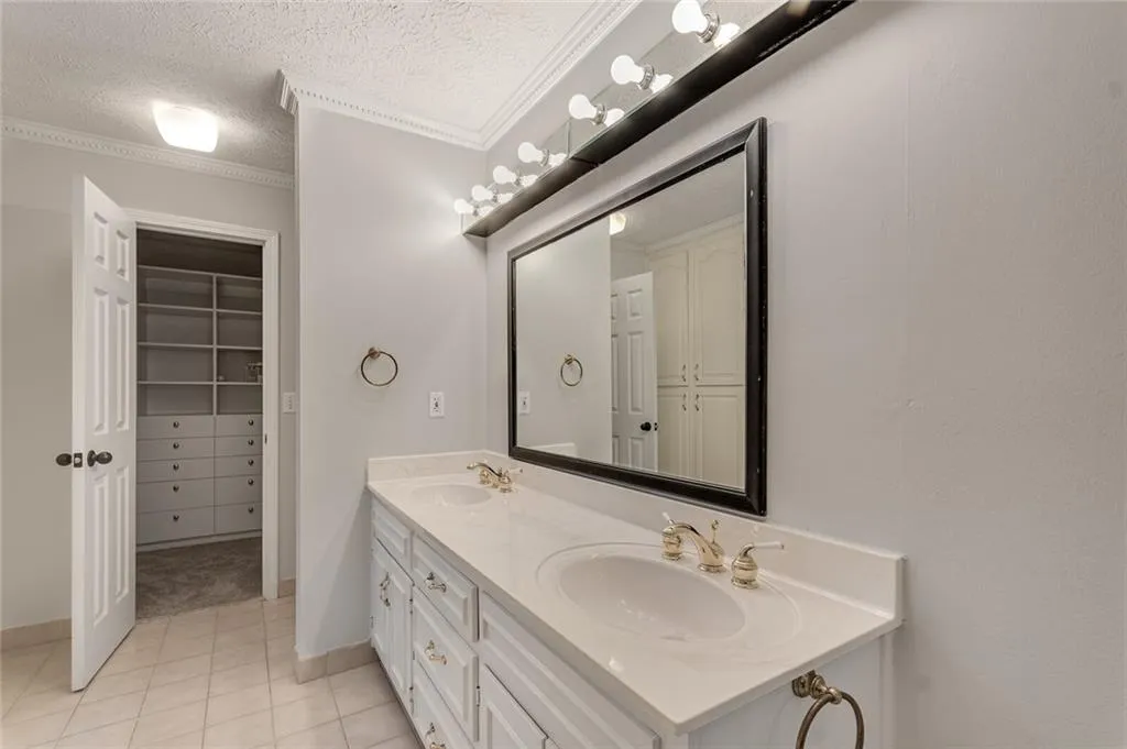 7130 Cherry Bluff Drive, Sandy Springs, Georgia 30350, 5 Bedrooms Bedrooms, ,3 BathroomsBathrooms,Residential,Sold,7130 Cherry Bluff Drive,6958523