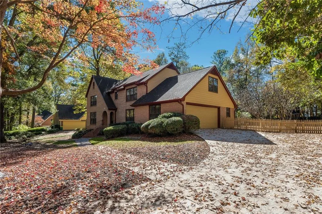 7130 Cherry Bluff Drive, Sandy Springs, Georgia 30350, 5 Bedrooms Bedrooms, ,3 BathroomsBathrooms,Residential,Sold,7130 Cherry Bluff Drive,6958523