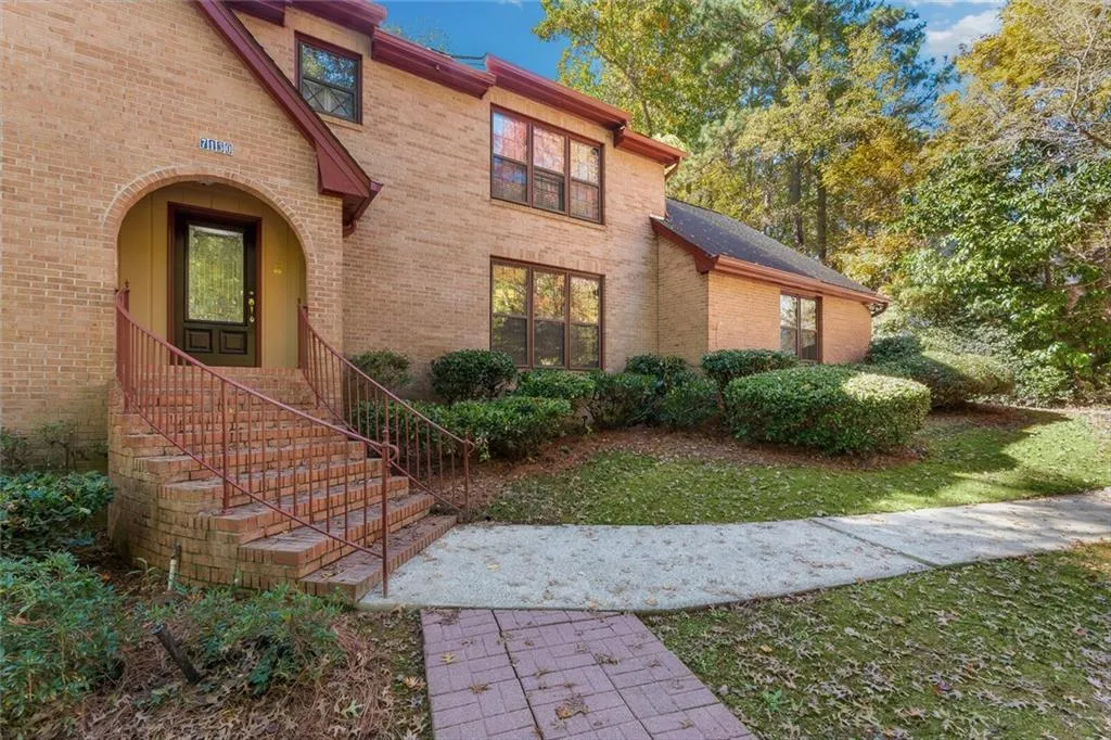 7130 Cherry Bluff Drive, Sandy Springs, Georgia 30350, 5 Bedrooms Bedrooms, ,3 BathroomsBathrooms,Residential,Sold,7130 Cherry Bluff Drive,6958523