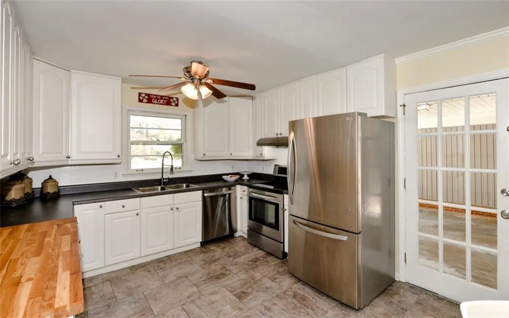 650 Carriage Drive, Sandy Springs, Georgia 30328, 3 Bedrooms Bedrooms, ,2 BathroomsBathrooms,Residential,Sold,650 Carriage Drive,6535791