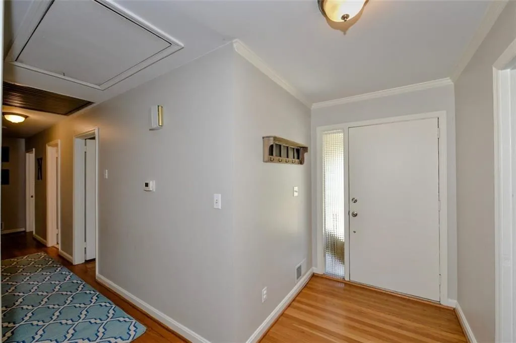 650 Carriage Drive, Sandy Springs, Georgia 30328, 3 Bedrooms Bedrooms, ,2 BathroomsBathrooms,Residential,Sold,650 Carriage Drive,6535791