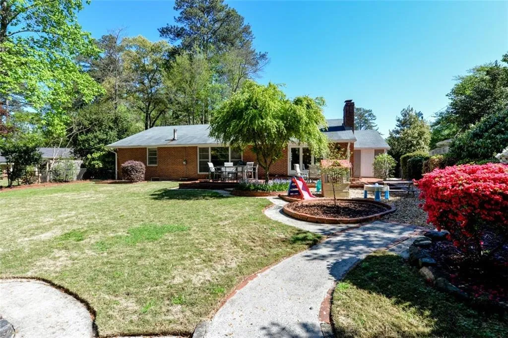 650 Carriage Drive, Sandy Springs, Georgia 30328, 3 Bedrooms Bedrooms, ,2 BathroomsBathrooms,Residential,Sold,650 Carriage Drive,6535791