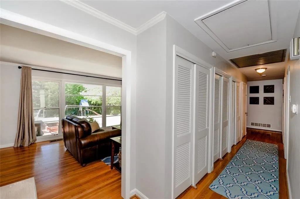 650 Carriage Drive, Sandy Springs, Georgia 30328, 3 Bedrooms Bedrooms, ,2 BathroomsBathrooms,Residential,Sold,650 Carriage Drive,6535791