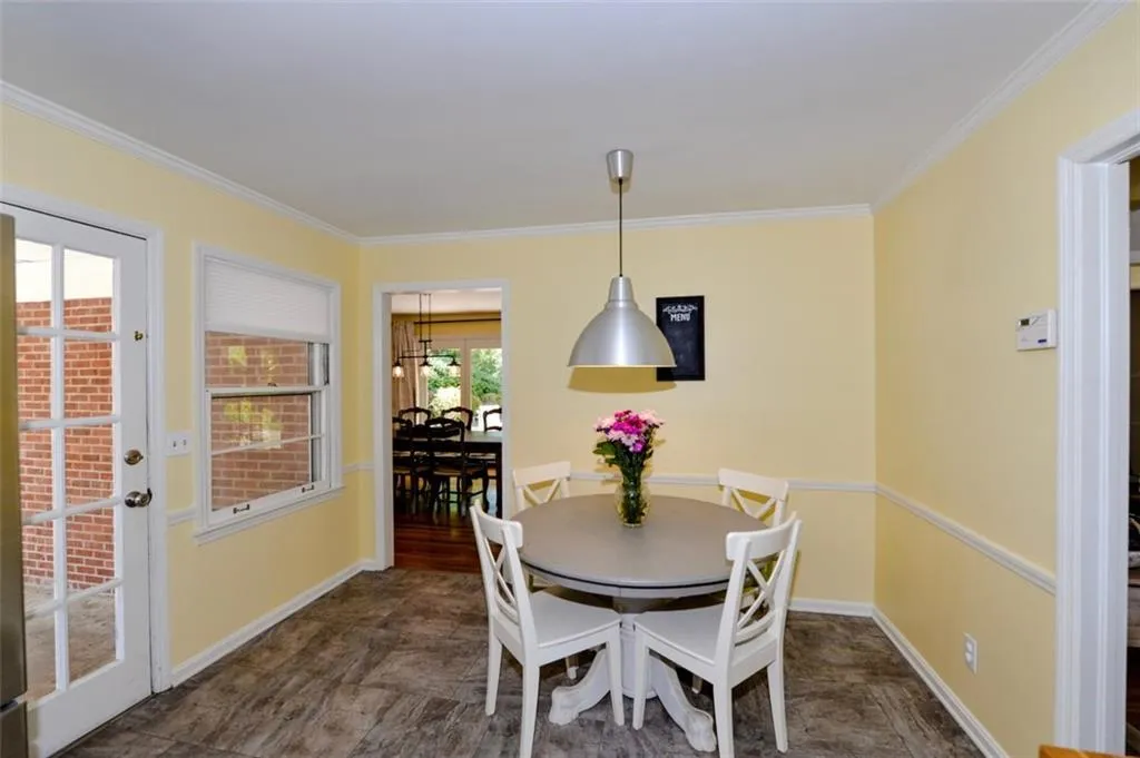 650 Carriage Drive, Sandy Springs, Georgia 30328, 3 Bedrooms Bedrooms, ,2 BathroomsBathrooms,Residential,Sold,650 Carriage Drive,6535791