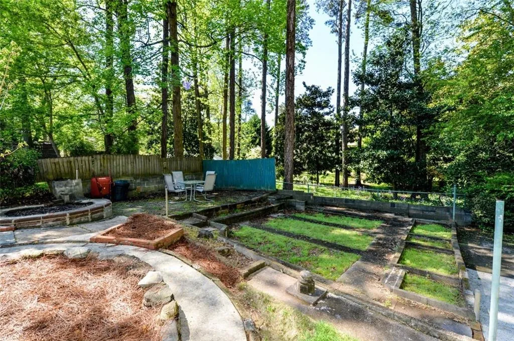650 Carriage Drive, Sandy Springs, Georgia 30328, 3 Bedrooms Bedrooms, ,2 BathroomsBathrooms,Residential,Sold,650 Carriage Drive,6535791