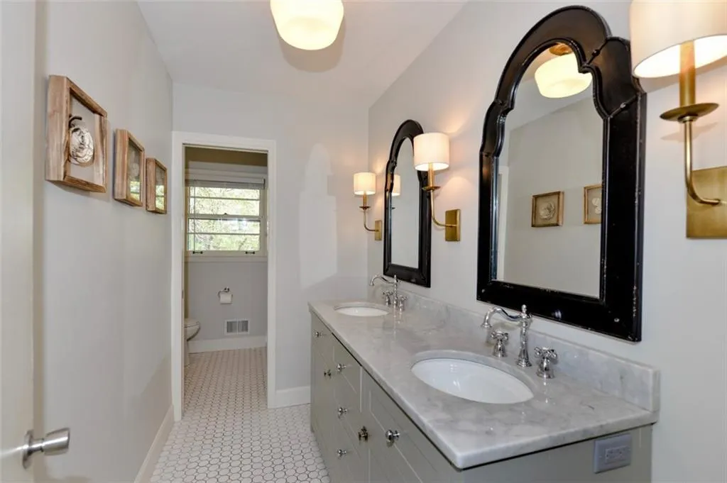 650 Carriage Drive, Sandy Springs, Georgia 30328, 3 Bedrooms Bedrooms, ,2 BathroomsBathrooms,Residential,Sold,650 Carriage Drive,6535791