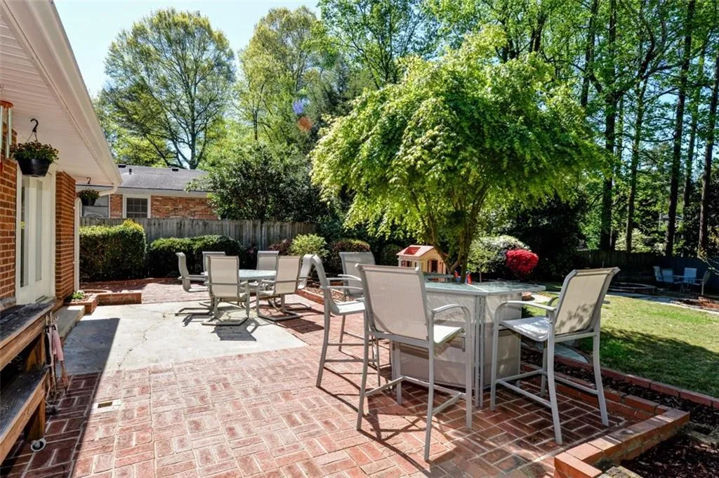 650 Carriage Drive, Sandy Springs, Georgia 30328, 3 Bedrooms Bedrooms, ,2 BathroomsBathrooms,Residential,Sold,650 Carriage Drive,6535791