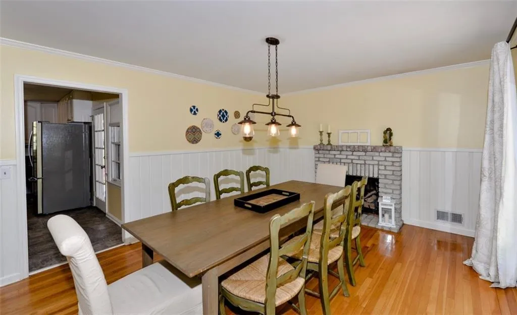 650 Carriage Drive, Sandy Springs, Georgia 30328, 3 Bedrooms Bedrooms, ,2 BathroomsBathrooms,Residential,Sold,650 Carriage Drive,6535791