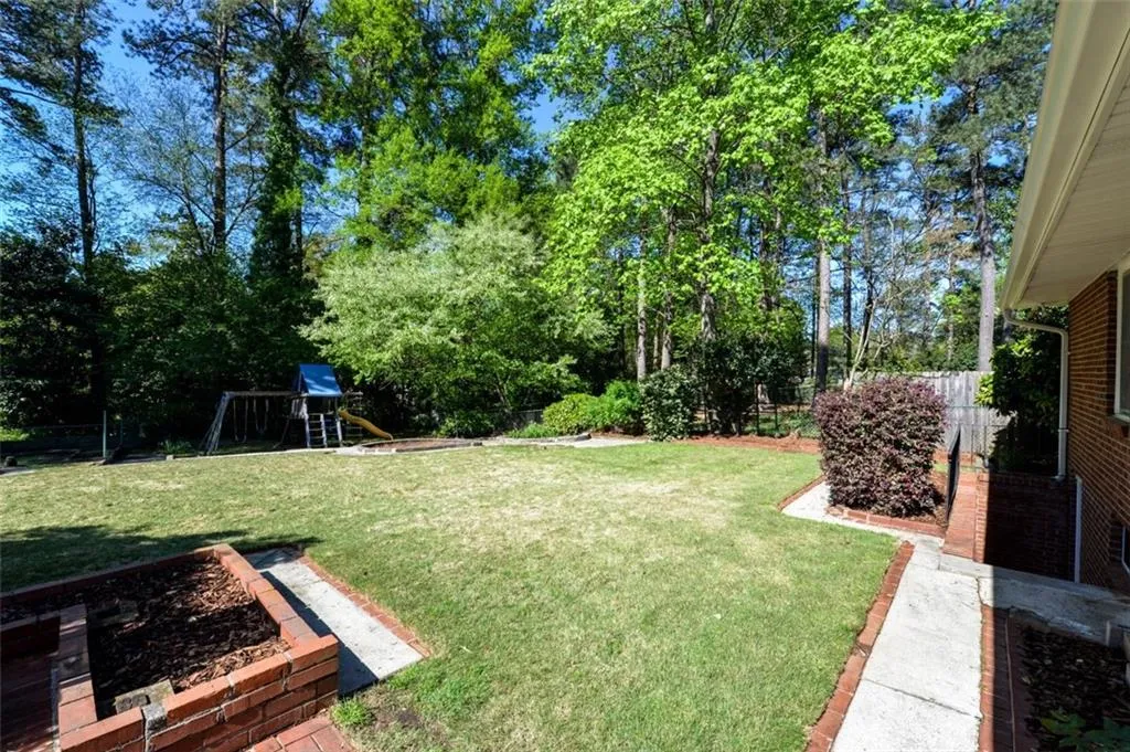 650 Carriage Drive, Sandy Springs, Georgia 30328, 3 Bedrooms Bedrooms, ,2 BathroomsBathrooms,Residential,Sold,650 Carriage Drive,6535791