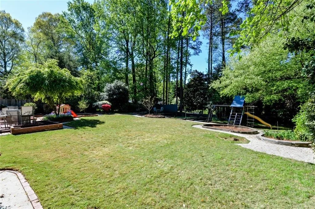 650 Carriage Drive, Sandy Springs, Georgia 30328, 3 Bedrooms Bedrooms, ,2 BathroomsBathrooms,Residential,Sold,650 Carriage Drive,6535791