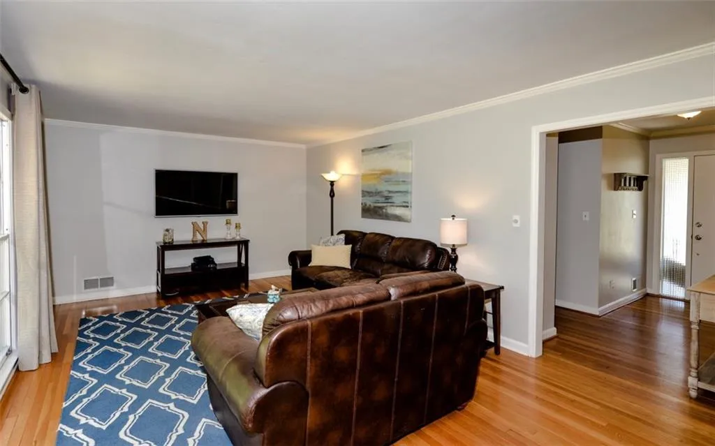 650 Carriage Drive, Sandy Springs, Georgia 30328, 3 Bedrooms Bedrooms, ,2 BathroomsBathrooms,Residential,Sold,650 Carriage Drive,6535791