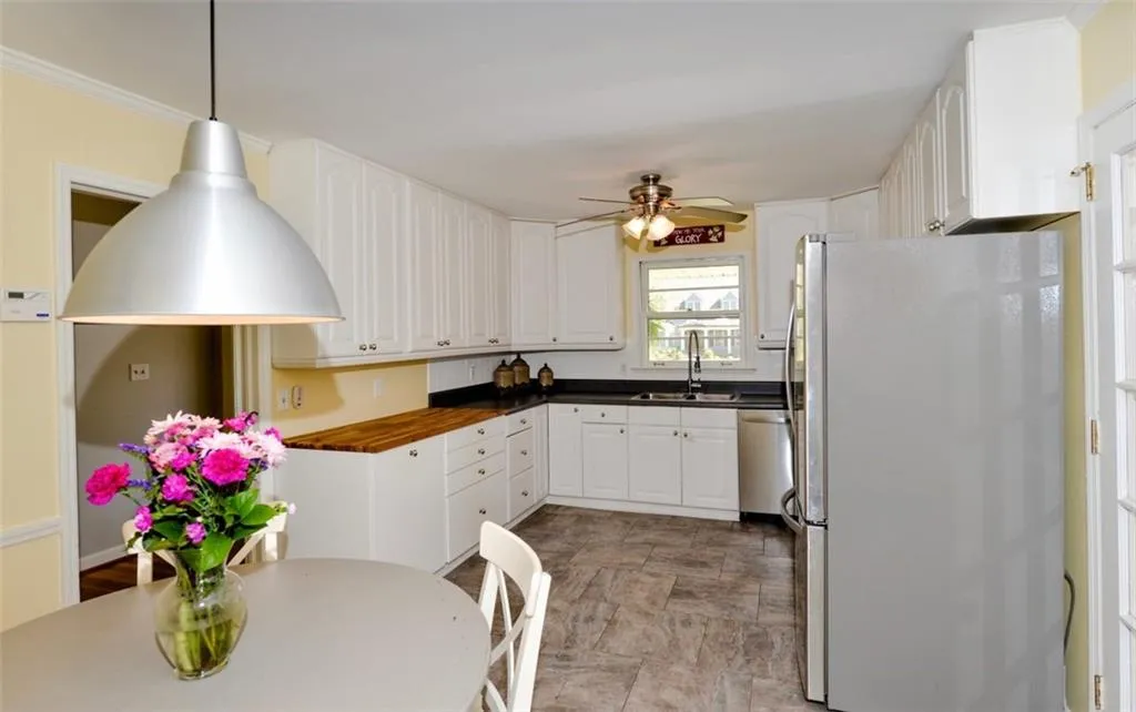 650 Carriage Drive, Sandy Springs, Georgia 30328, 3 Bedrooms Bedrooms, ,2 BathroomsBathrooms,Residential,Sold,650 Carriage Drive,6535791