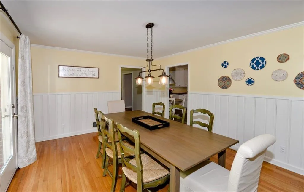 650 Carriage Drive, Sandy Springs, Georgia 30328, 3 Bedrooms Bedrooms, ,2 BathroomsBathrooms,Residential,Sold,650 Carriage Drive,6535791