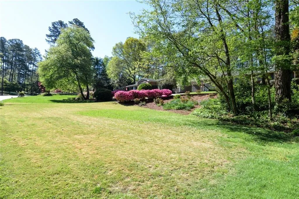 650 Carriage Drive, Sandy Springs, Georgia 30328, 3 Bedrooms Bedrooms, ,2 BathroomsBathrooms,Residential,Sold,650 Carriage Drive,6535791