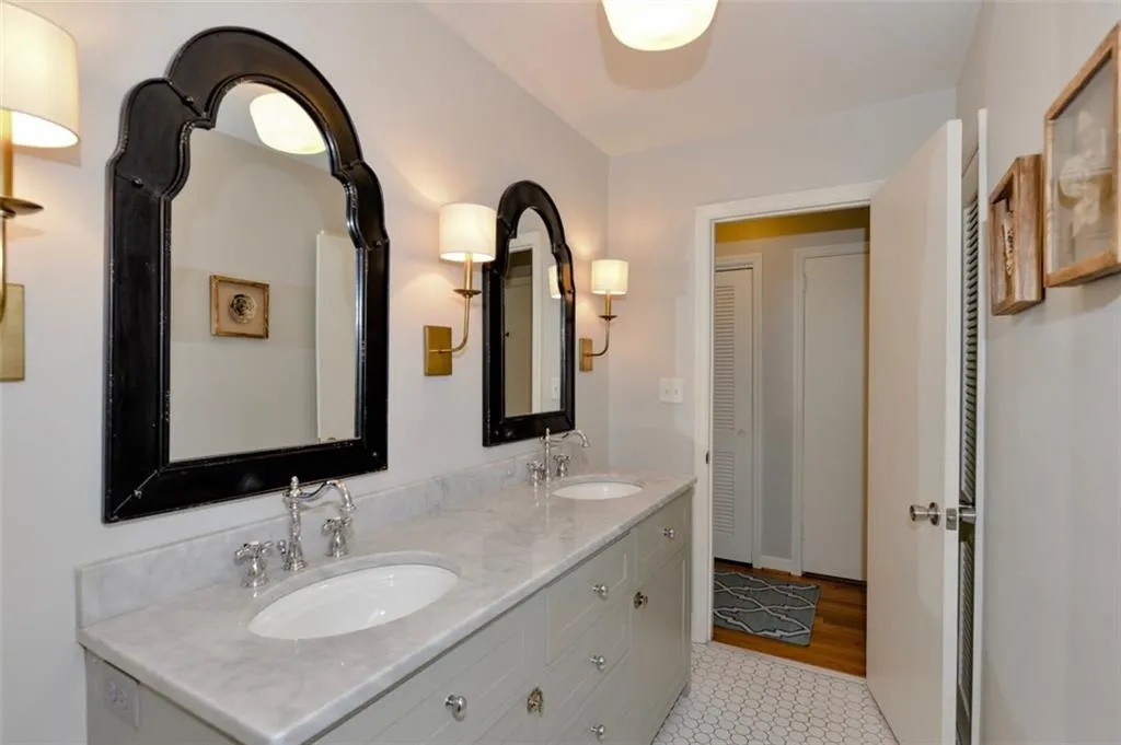650 Carriage Drive, Sandy Springs, Georgia 30328, 3 Bedrooms Bedrooms, ,2 BathroomsBathrooms,Residential,Sold,650 Carriage Drive,6535791