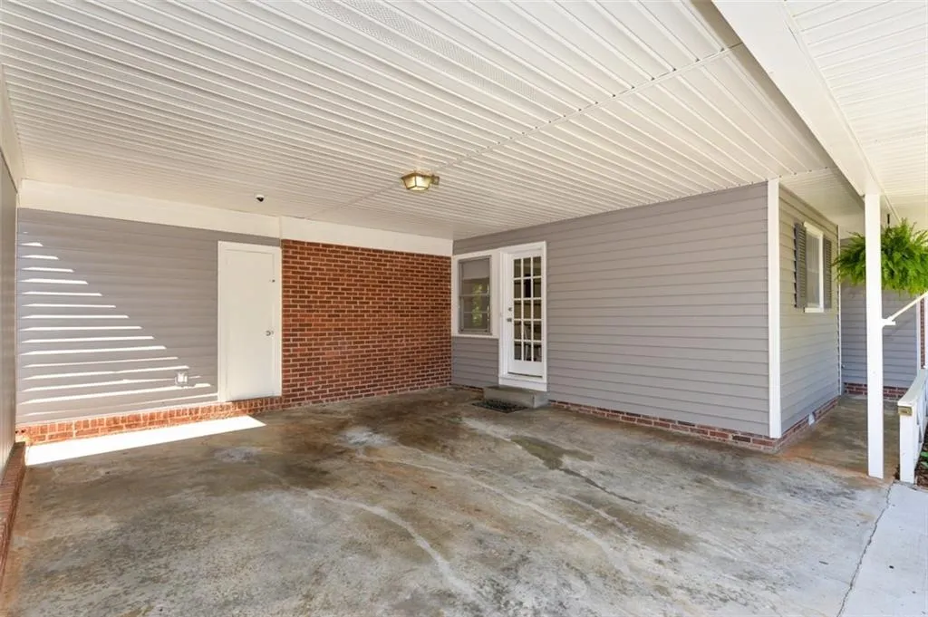 650 Carriage Drive, Sandy Springs, Georgia 30328, 3 Bedrooms Bedrooms, ,2 BathroomsBathrooms,Residential,Sold,650 Carriage Drive,6535791